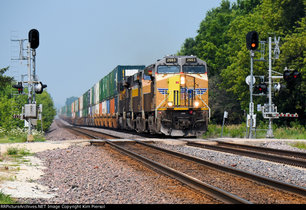 UP 2663 w/Bright Yellow Replacement Crew Door